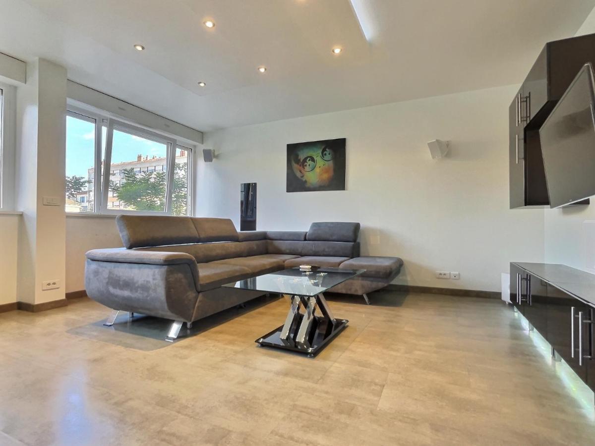 "Magic Red" De Miss.K Conciergerie Apartment Macon Ngoại thất bức ảnh